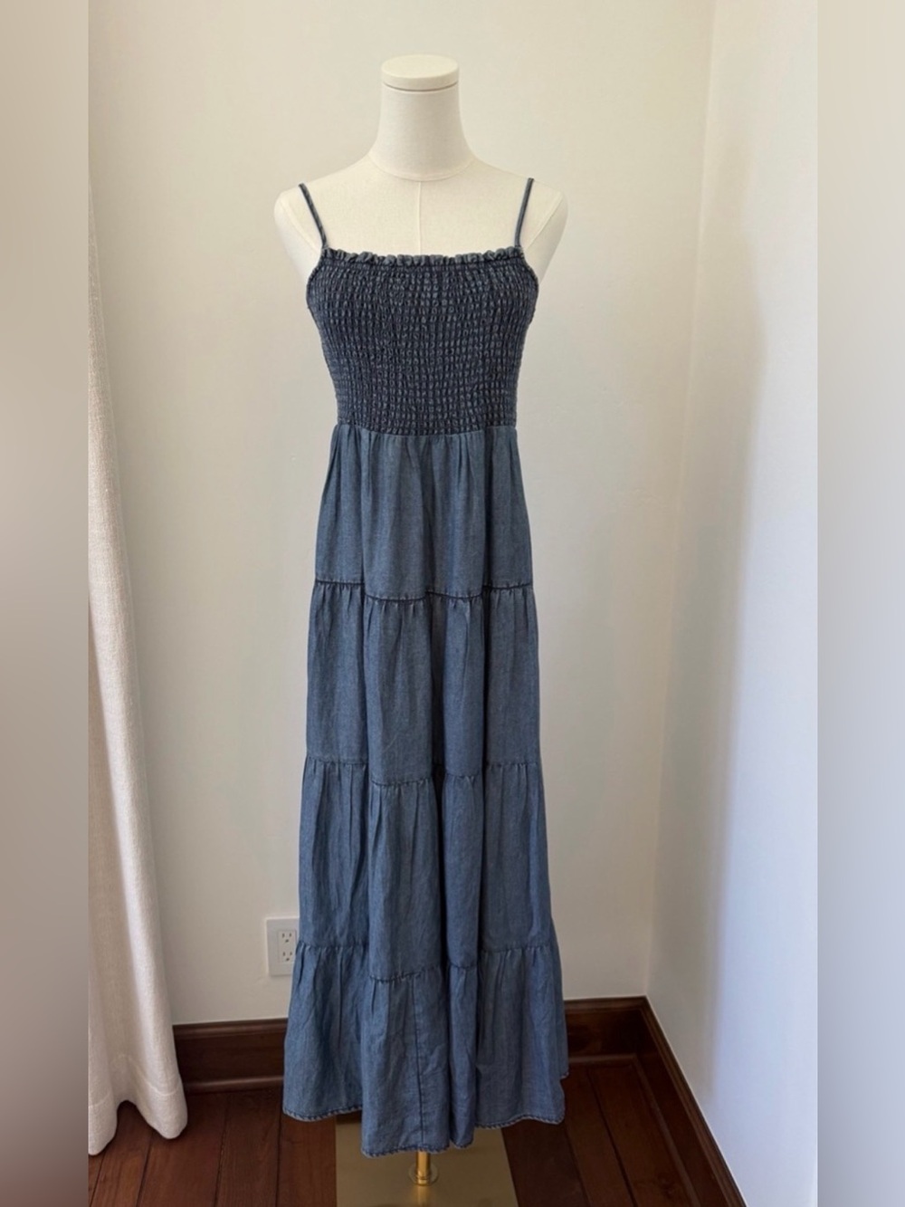 Z Supply Balos Chambray Navy Smocked Tiered Midi Dress Medium Size